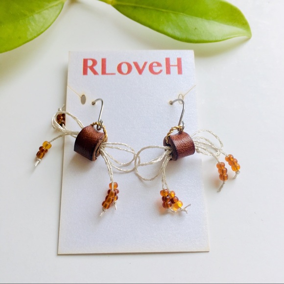 Caramel and Silver Bows Leather Center Earrings - Picture 4 of 5